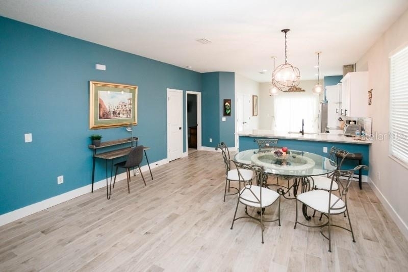 705 E Elm Street - Photo 2