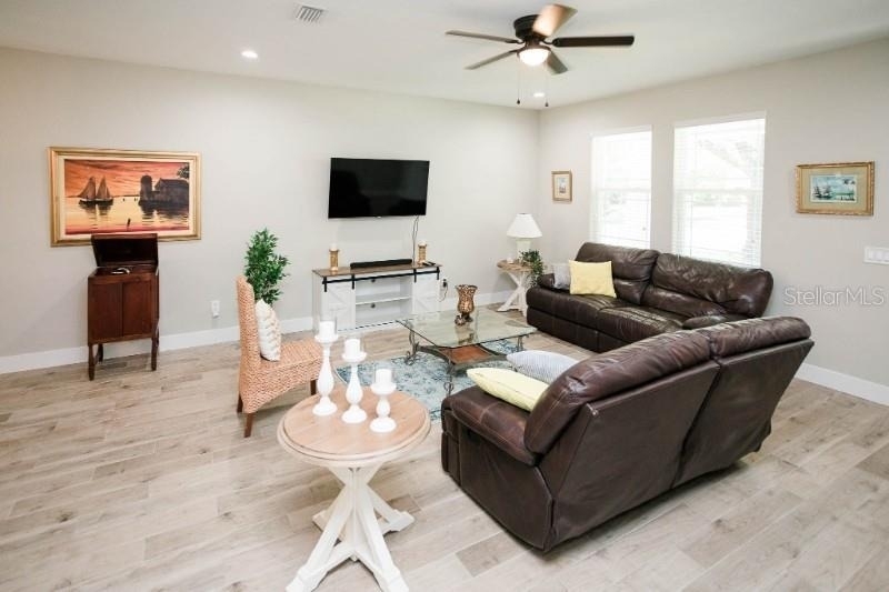 705 E Elm Street - Photo 3