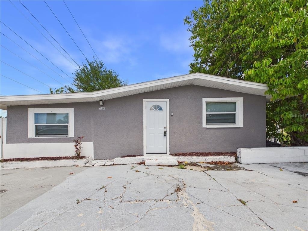 605 S Disston Avenue - Photo 0