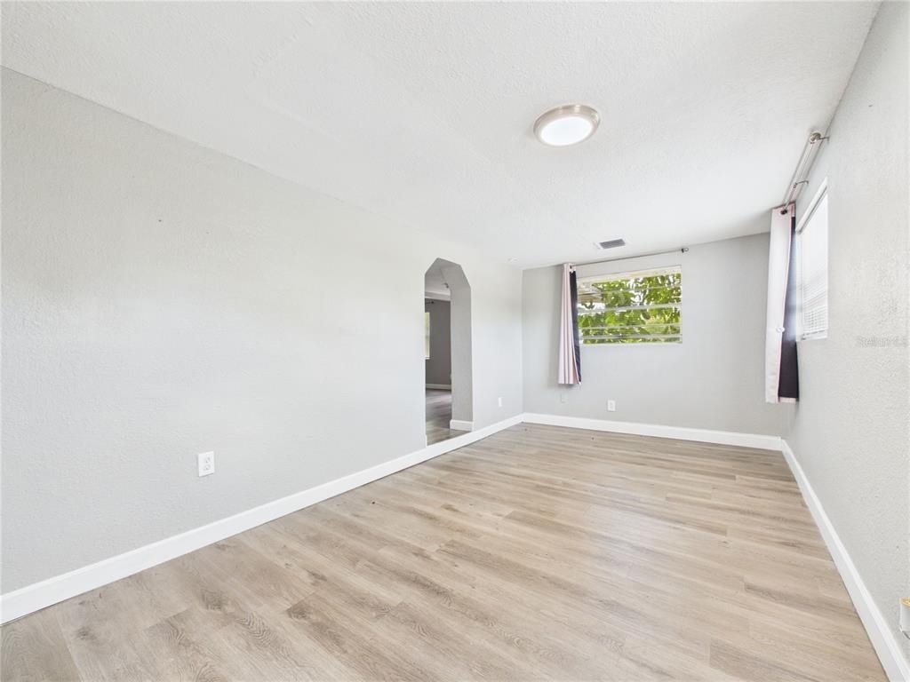 605 S Disston Avenue - Photo 2