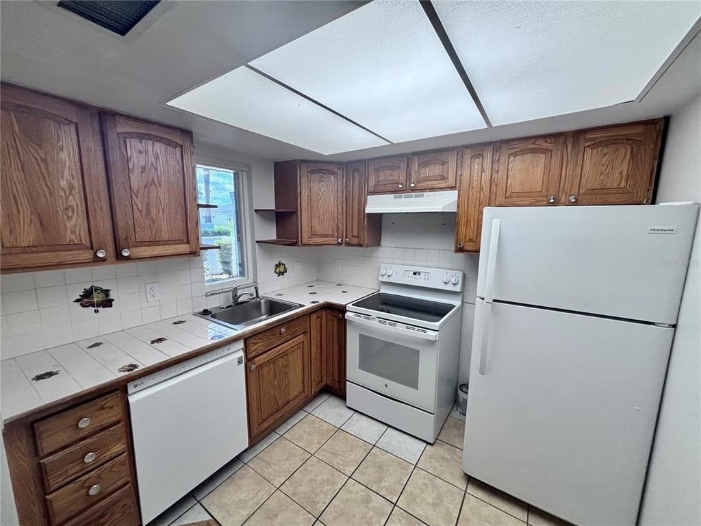 576 Fairways Lane - Photo 4