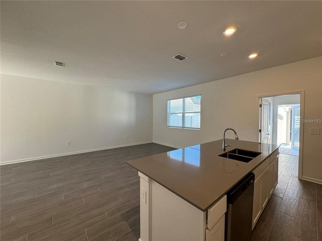 8115 Sayings Drive - Photo 3
