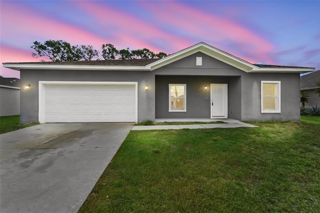 983 Pyracantha Street - Photo 1