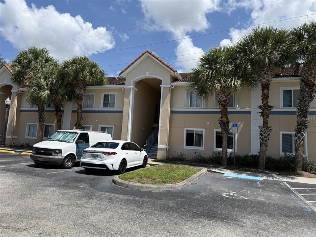 495 Las Cortes Lane - Photo 0