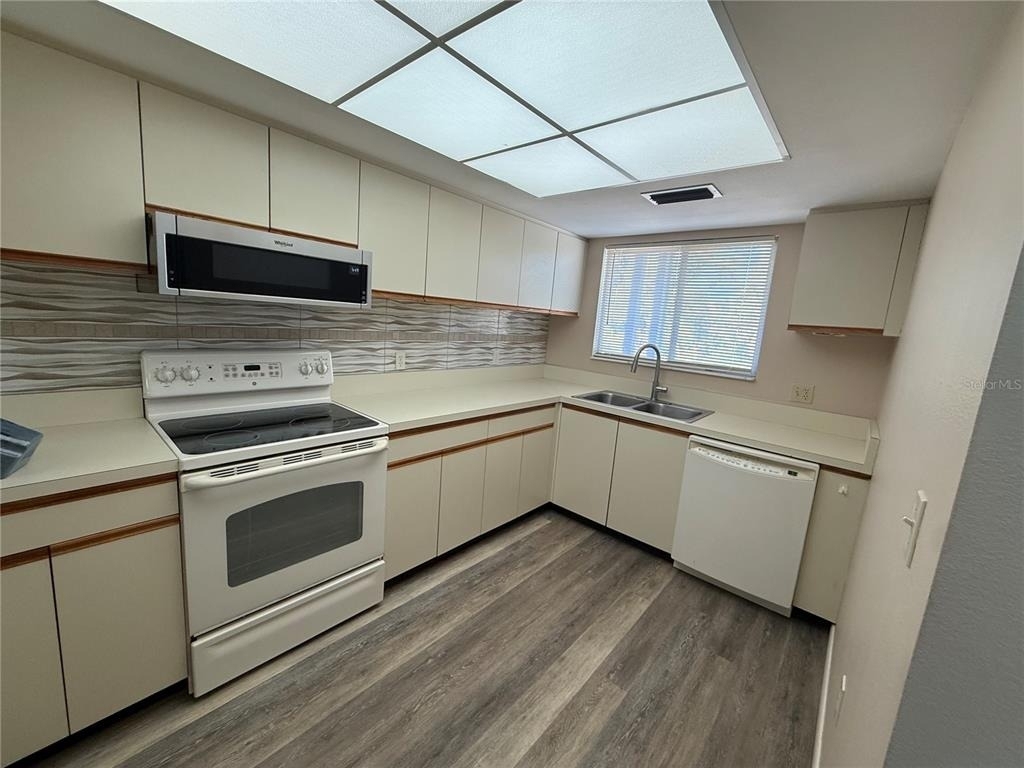 255 Fenwick Drive - Photo 6
