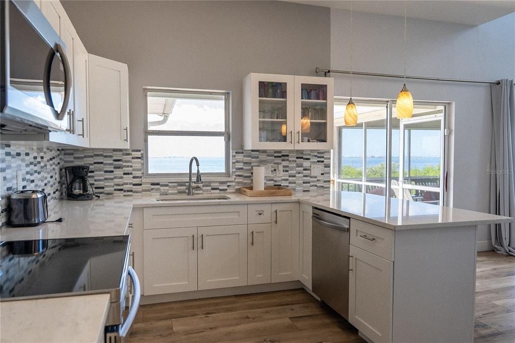 2424 Bay Drive - Photo 7