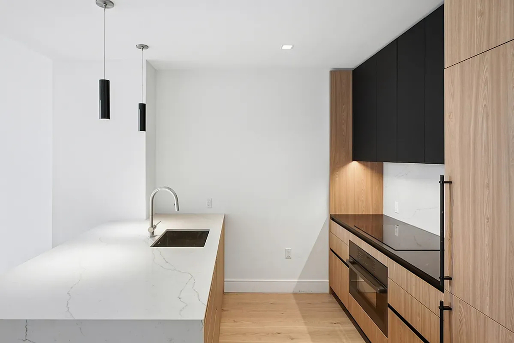 312 West 43rd Street - Photo 3