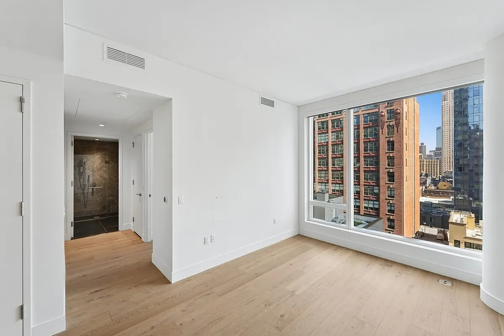 312 West 43rd Street - Photo 4