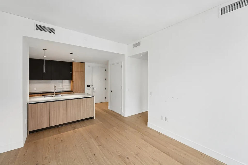 312 West 43rd Street - Photo 6