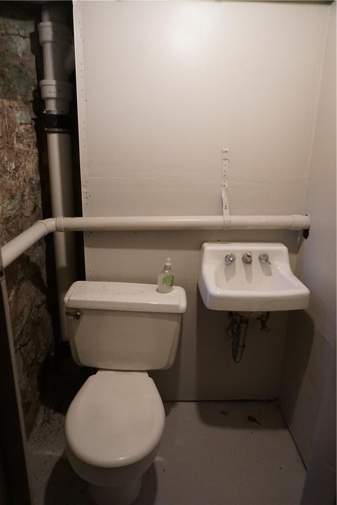 76 W Market Street - Photo 16