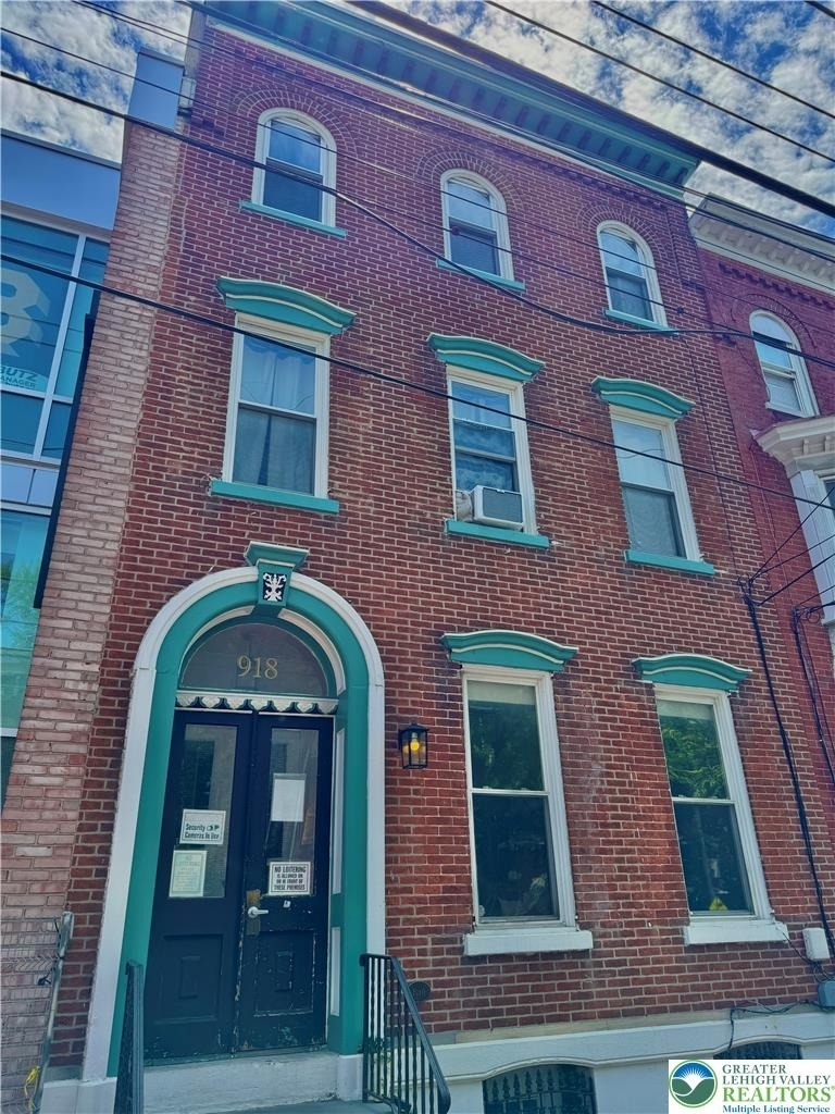 918 W Turner Street - Photo 0