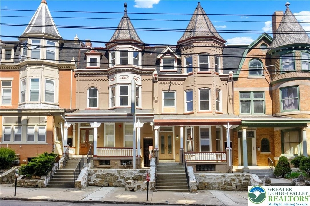 829 W Linden Street - Photo 0