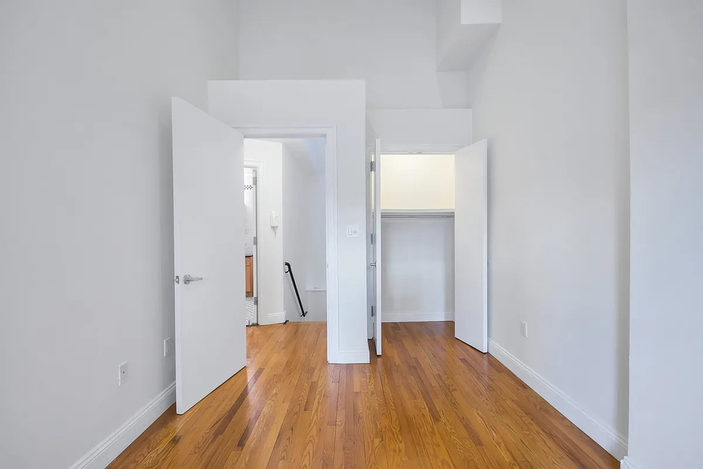 37 West 54th Street - Photo 11