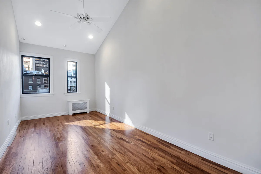 37 West 54th Street - Photo 8