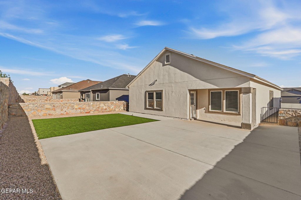 13745 Lago Vista Avenue - Photo 27
