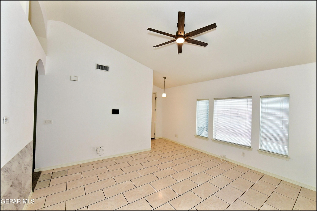 13136 Wellington - Photo 9