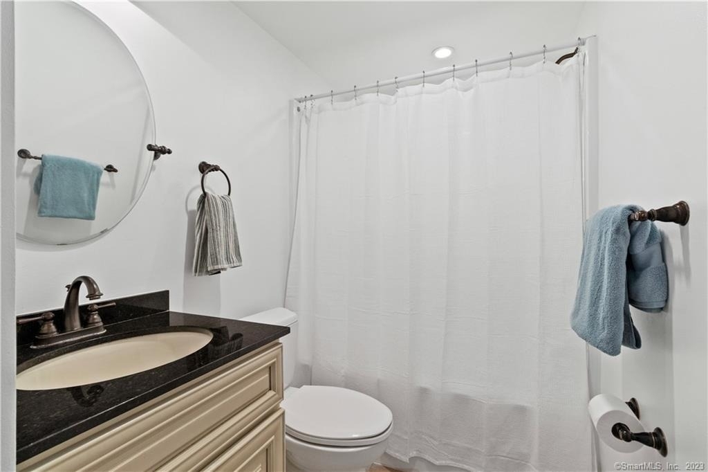 8 Belaire Manor - Photo 34