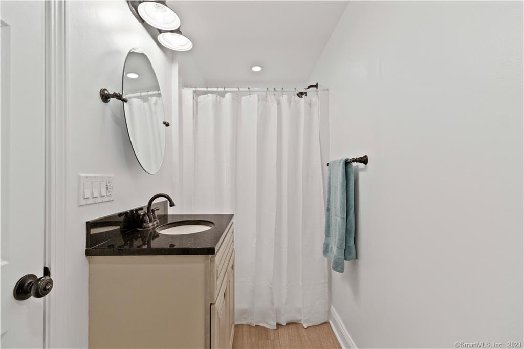8 Belaire Manor - Photo 35