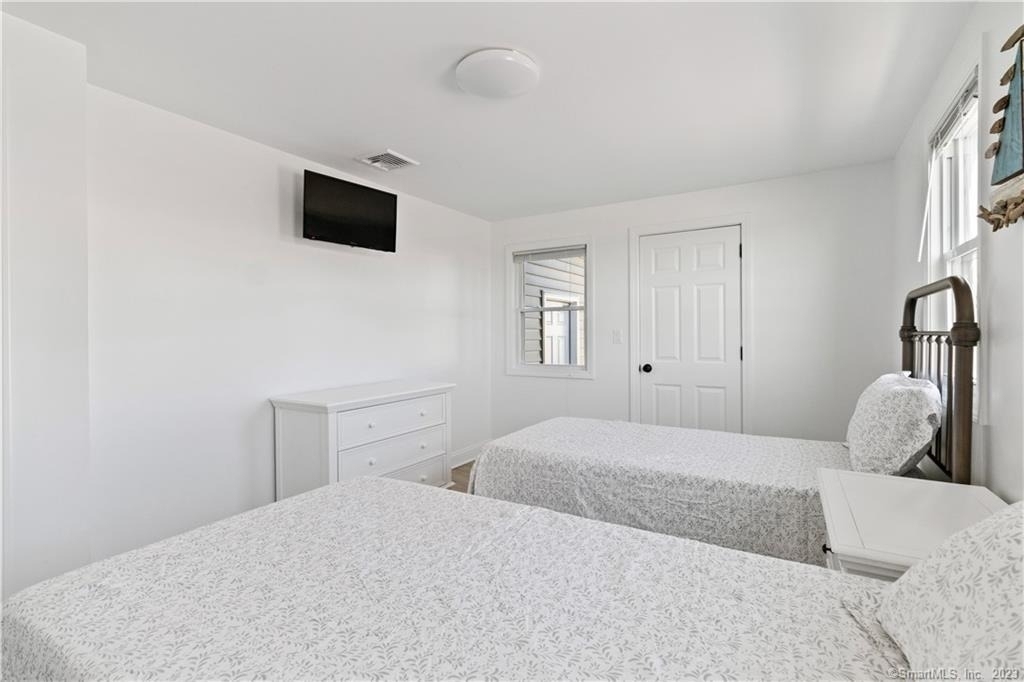 8 Belaire Manor - Photo 32