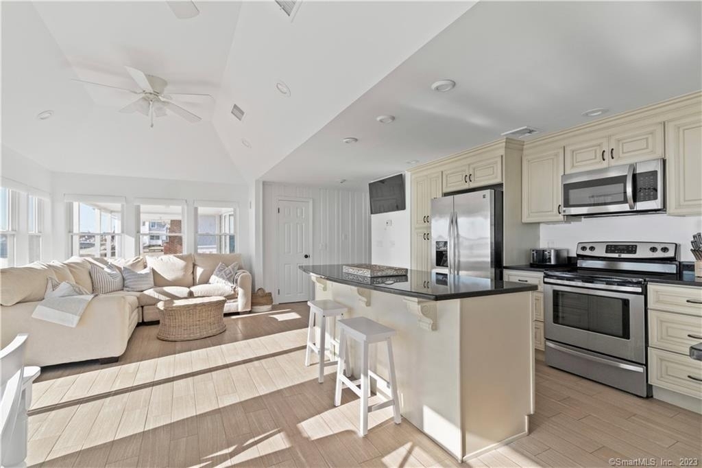 8 Belaire Manor - Photo 16