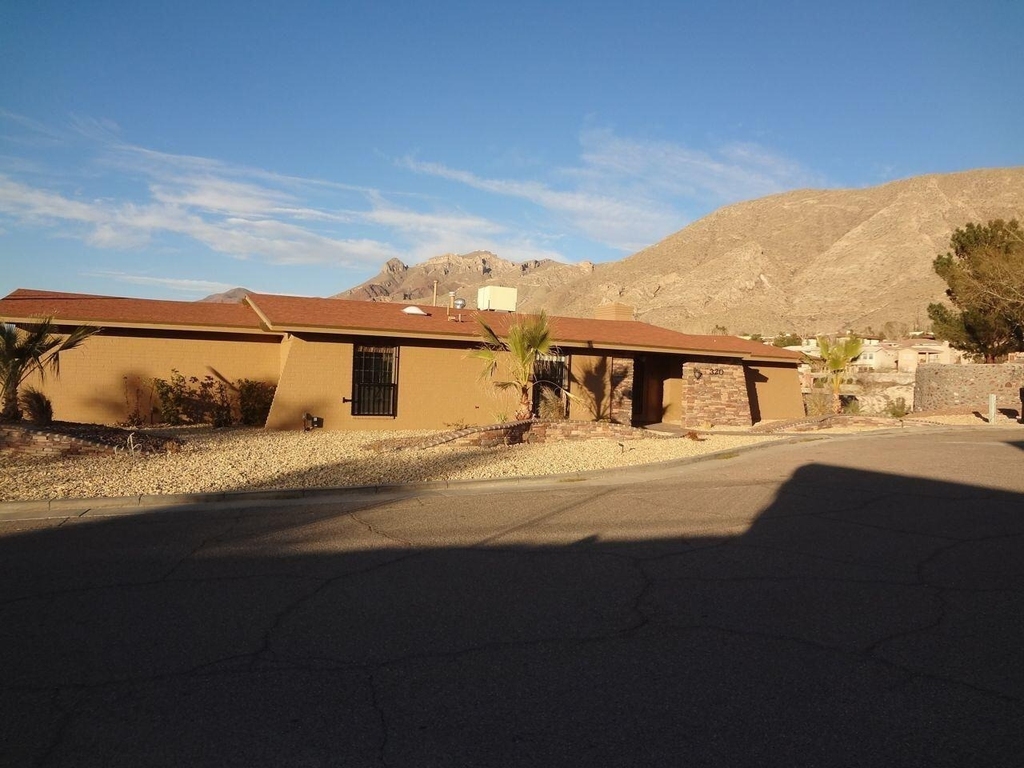 320 Barbaree Drive - Photo 0