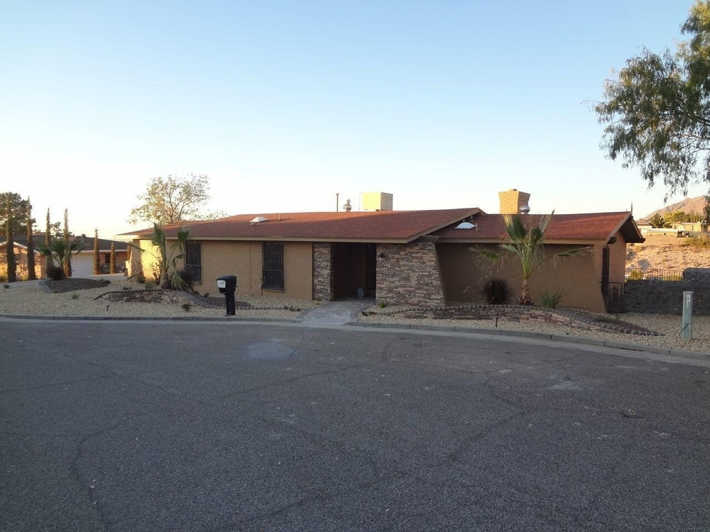 320 Barbaree Drive - Photo 1