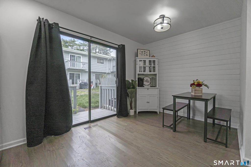 654 Longbrook Avenue - Photo 4