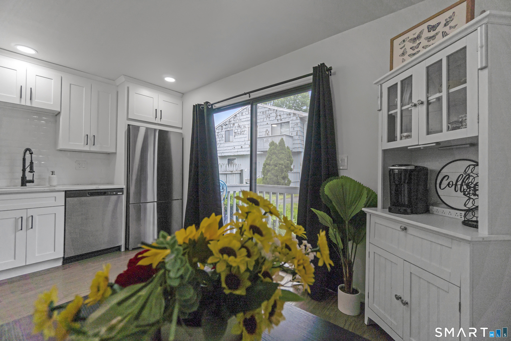 654 Longbrook Avenue - Photo 5