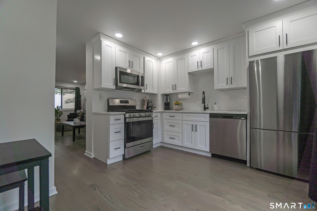 654 Longbrook Avenue - Photo 3