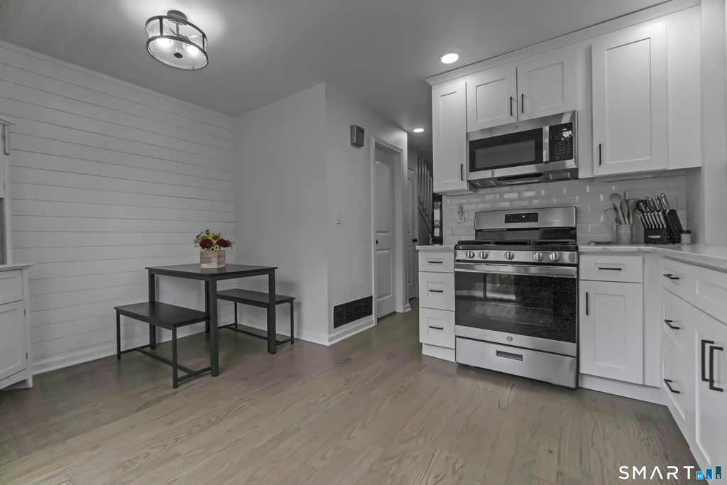 654 Longbrook Avenue - Photo 2