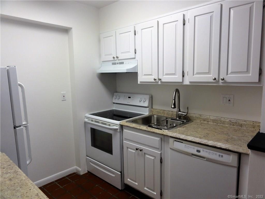 500 Newfield Avenue - Photo 5