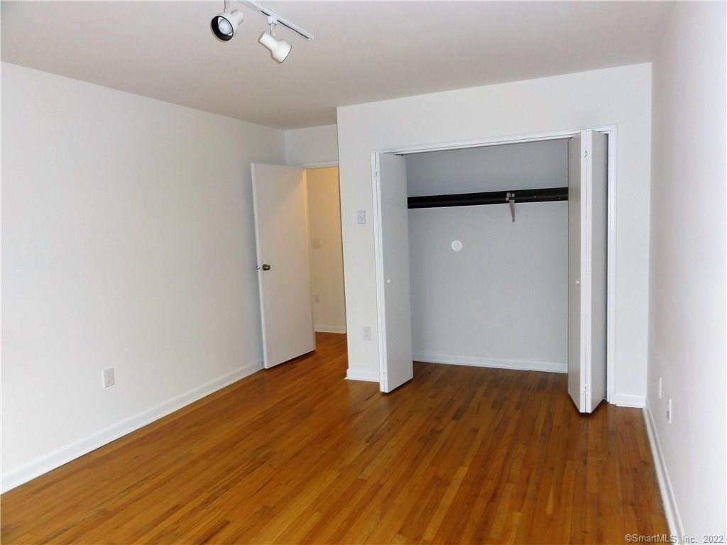 500 Newfield Avenue - Photo 8