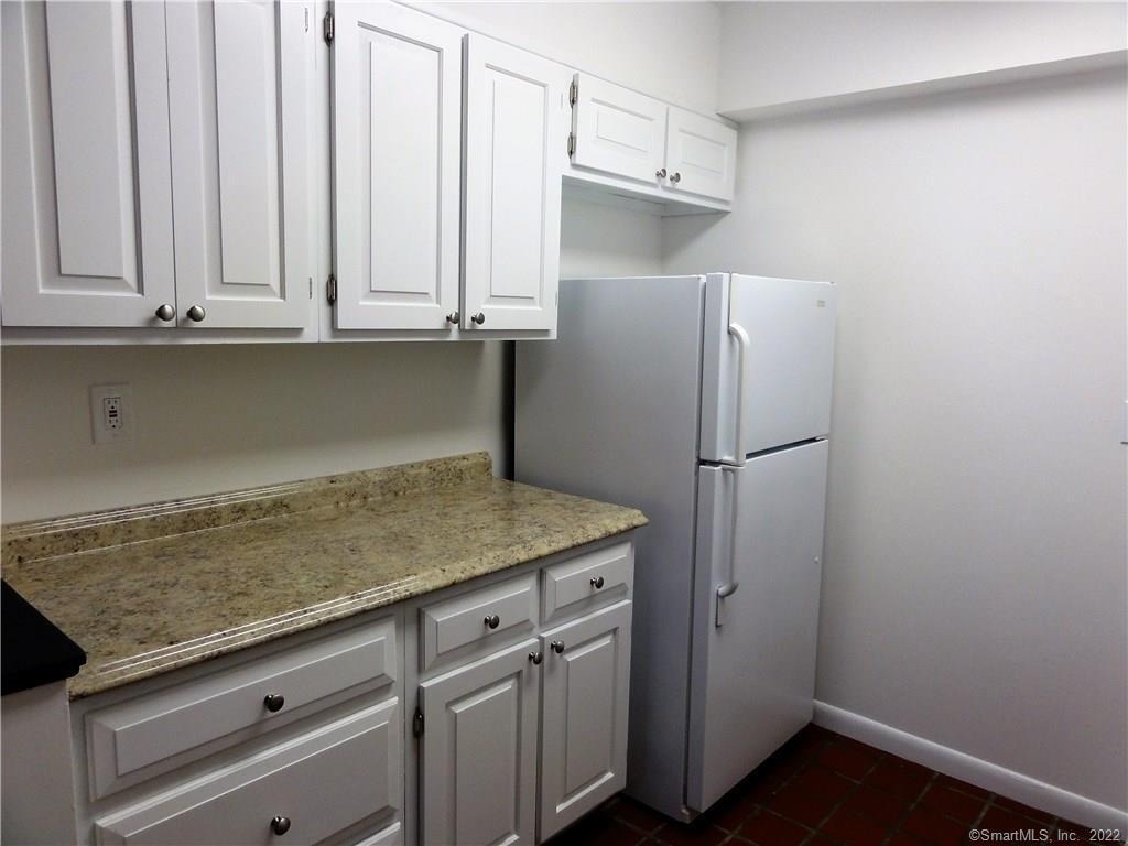 500 Newfield Avenue - Photo 4