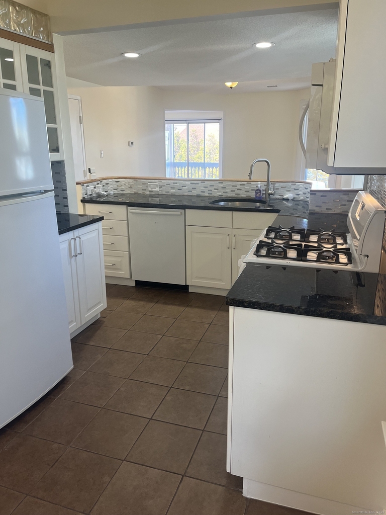 896 Quinnipiac Avenue - Photo 6