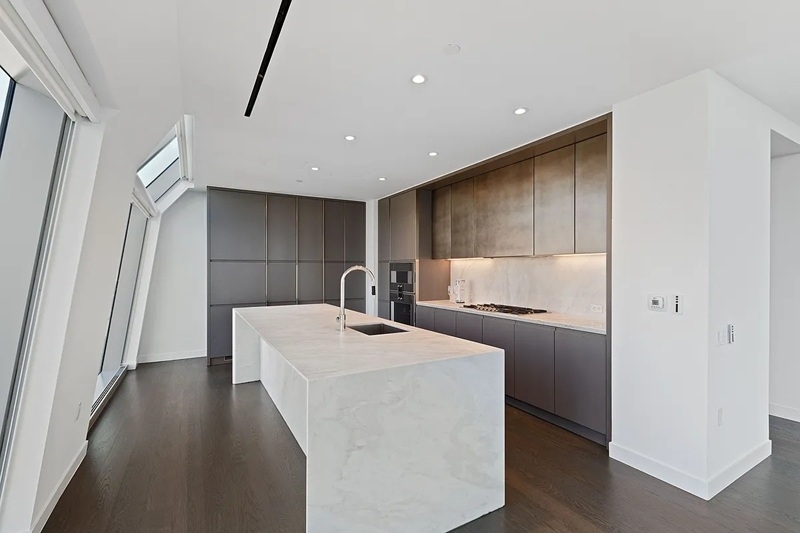 Copy of 635 West 59th Street, Unit 3302 - Photo 2