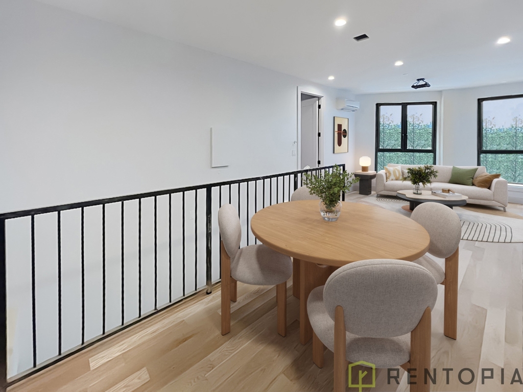 494 Manhattan Avenue - Photo 2