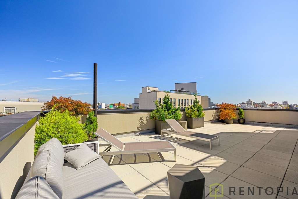 494 Manhattan Avenue - Photo 11