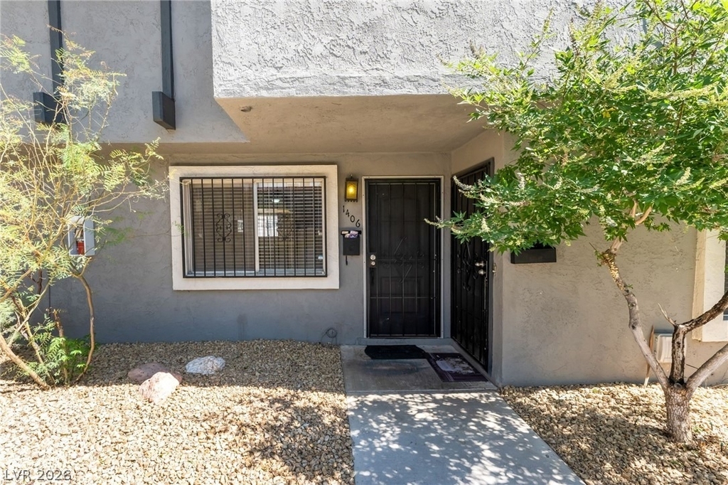 1406 N Jones Boulevard - Photo 1