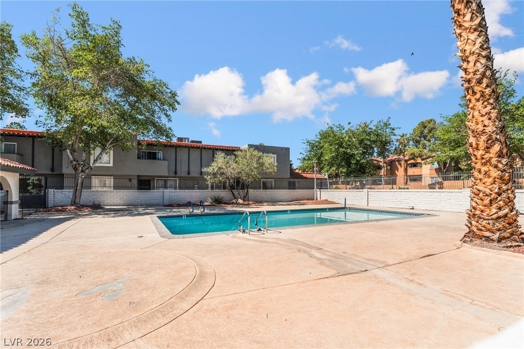 1406 N Jones Boulevard - Photo 32