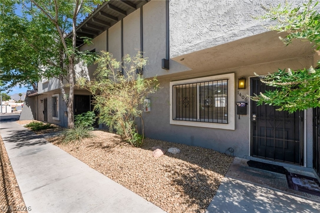1406 N Jones Boulevard - Photo 2