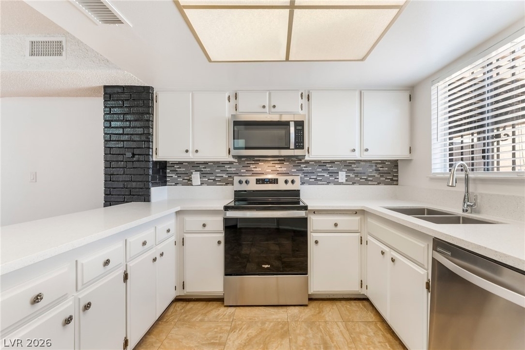 1406 N Jones Boulevard - Photo 7