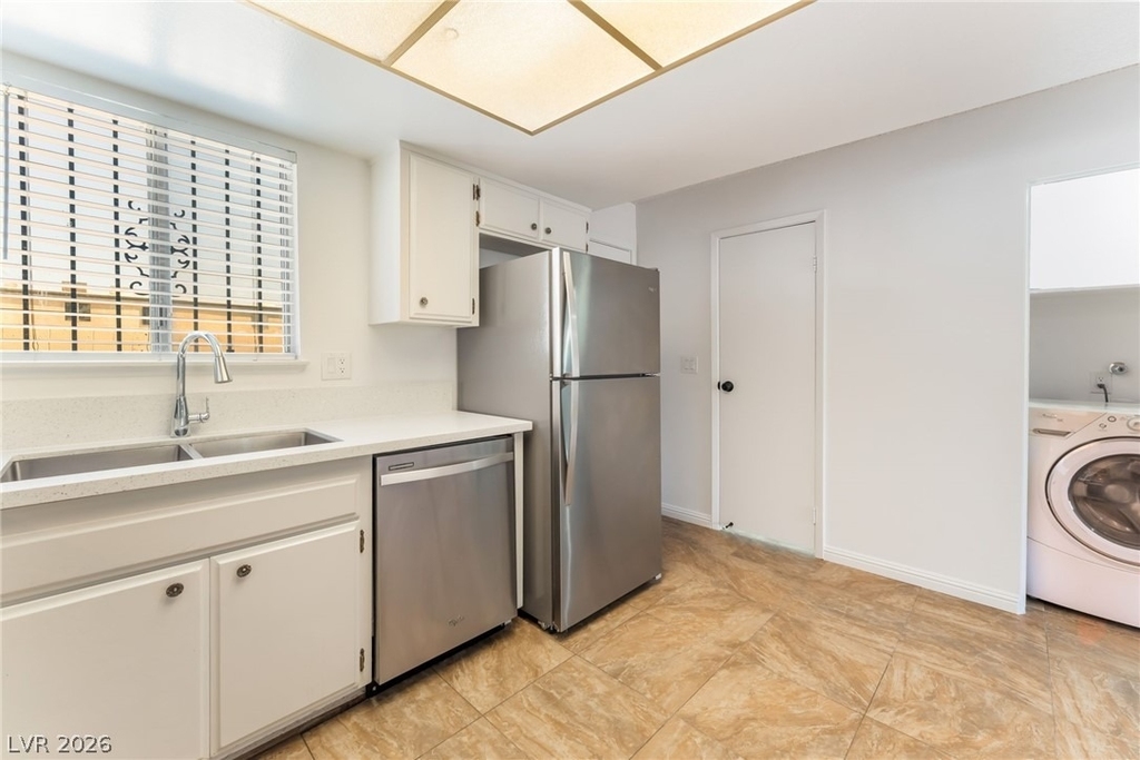 1406 N Jones Boulevard - Photo 9