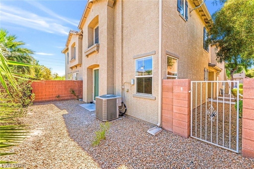 310 Clarence House Avenue - Photo 4