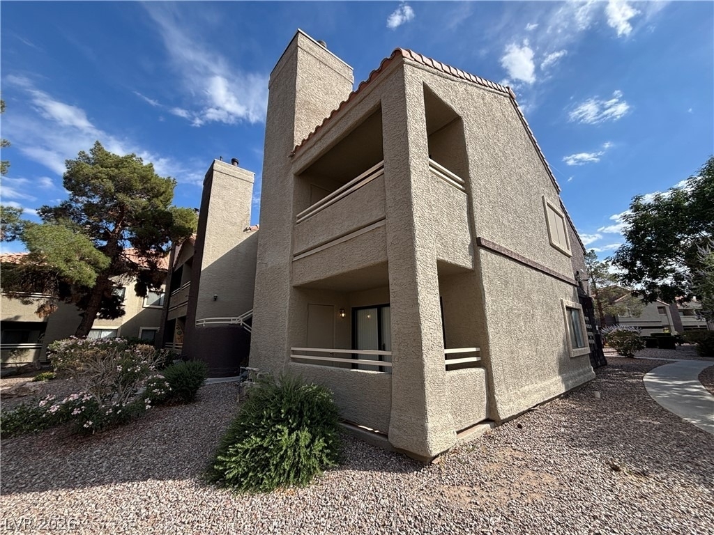5064 S Rainbow Boulevard - Photo 1