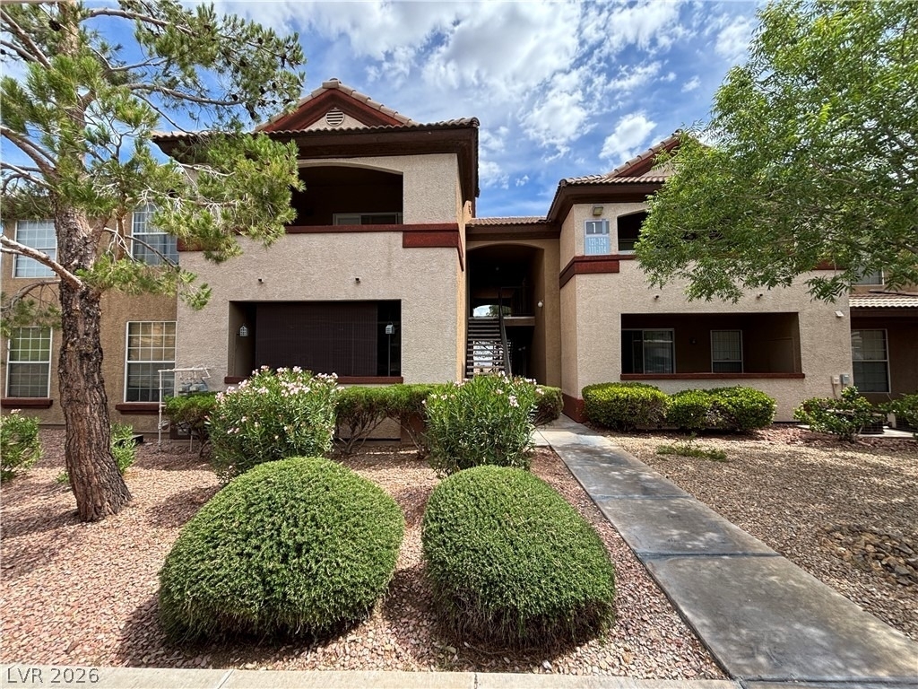 231 W Horizon Ridge Parkway - Photo 0