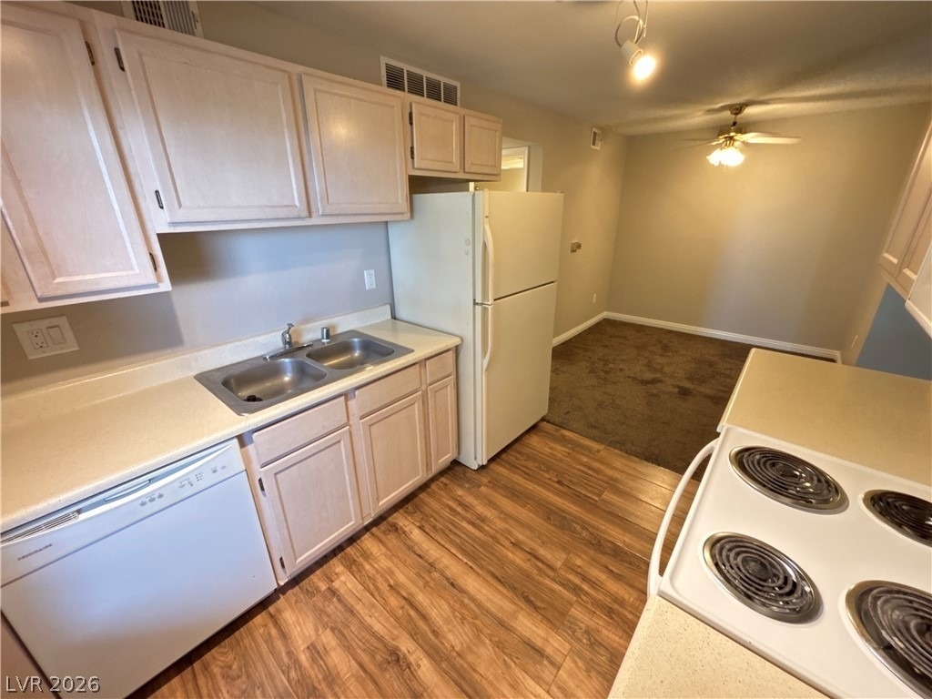 231 W Horizon Ridge Parkway - Photo 10
