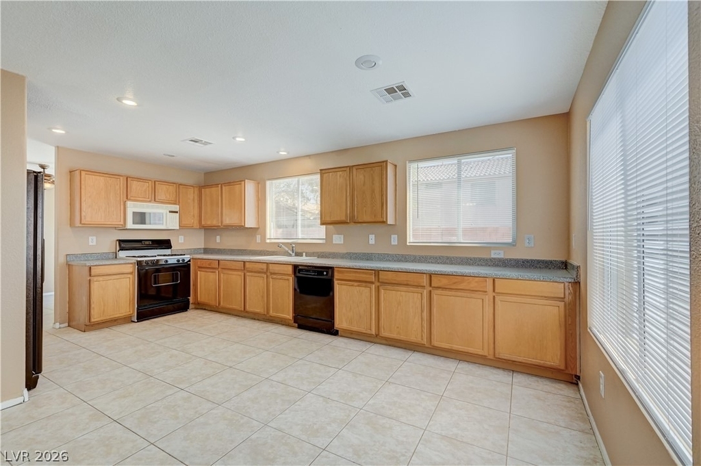 8621 Grand Pine Avenue - Photo 11