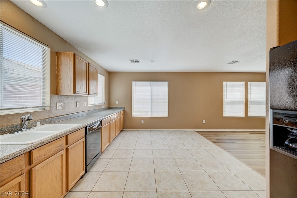 8621 Grand Pine Avenue - Photo 15