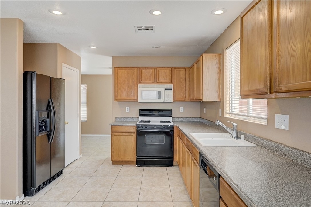 8621 Grand Pine Avenue - Photo 13