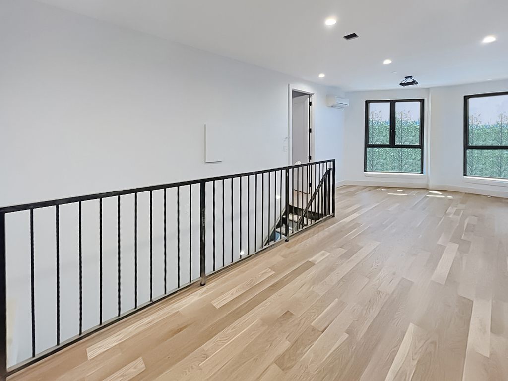 494 Manhattan Avenue - Photo 7